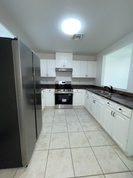 1010-1012-1012 NW 3rd Ave in Fort Lauderdale, FL - Building Photo
