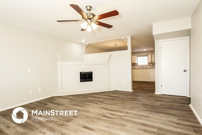 5501 N 68th Ave in Glendale, AZ - Foto de edificio - Building Photo