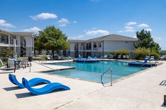 Fifteen12 in Bryan, TX - Foto de edificio - Building Photo