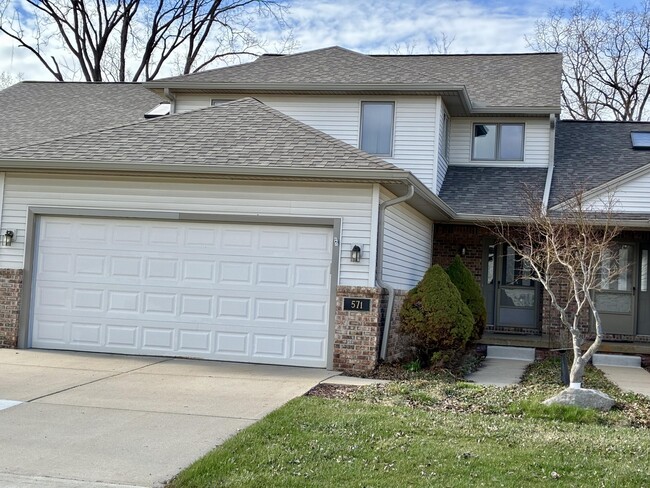 571 Sycamore Cir in Saline, MI - Building Photo - Building Photo