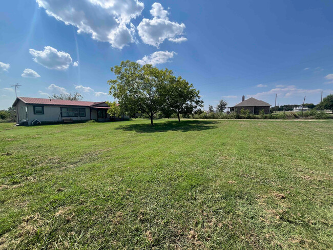 6424 County Rd 204 in Grandview, TX - Building Photo - Building Photo