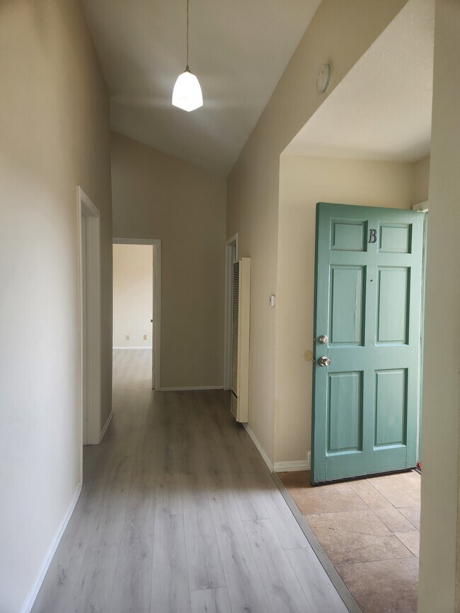 1208 Roswell Ave, Unit B in Long Beach, CA - Building Photo - Building Photo