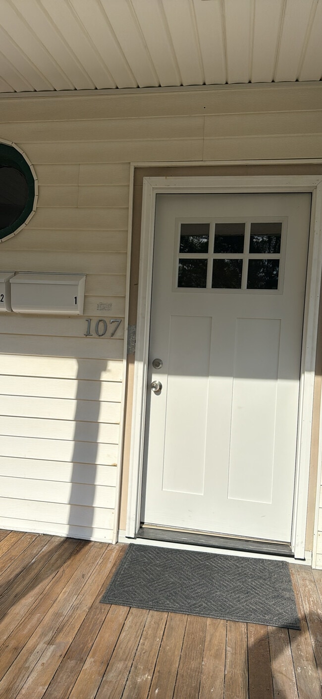 107 Essex St, Unit 1 in Saugus, MA - Building Photo - Building Photo