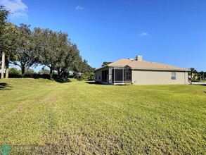 655 SW Long Key Ct in Port St. Lucie, FL - Foto de edificio - Building Photo