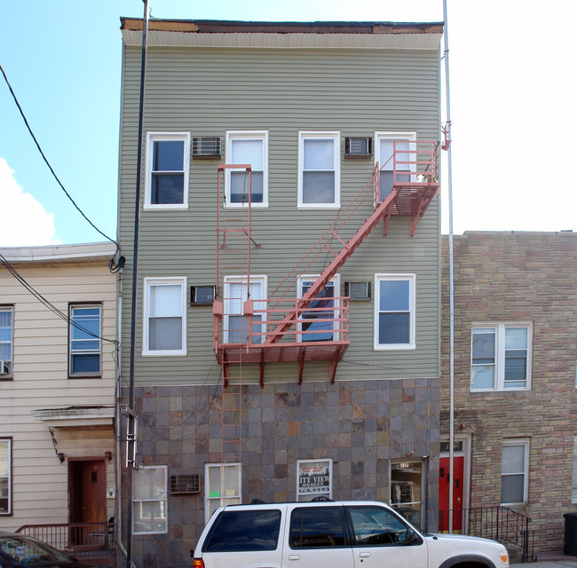 137 70th St in West New York, NJ - Building Photo - Building Photo