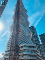 3900 Confederation Pkwy in Mississauga, ON - Building Photo