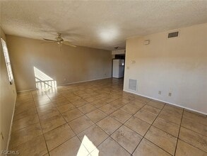 1221 SE 46th Ln in Cape Coral, FL - Foto de edificio - Building Photo