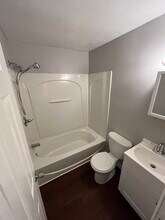 3616 Pennsylvania Ave, Unit B in Weirton, WV - Foto de edificio - Building Photo