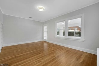 5 Gates Ave in Summit, NJ - Building Photo - Building Photo