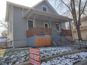 111 E Garfield St in Davenport, IA - Building Photo - Building Photo