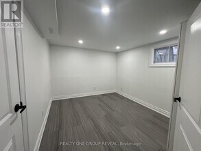 75 Regatta Crescent in Toronto, ON - Building Photo - Building Photo
