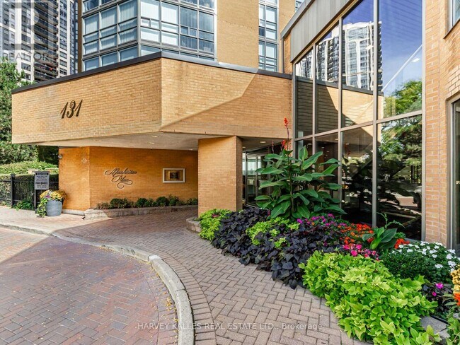 131 Beecroft Rd in Toronto, ON - Building Photo - Building Photo
