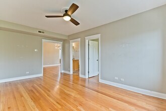 2723 W Wellington Ave, Unit 3 in Chicago, IL - Building Photo - Building Photo