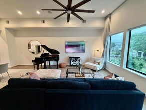 513 Memorial Heights Dr in Houston, TX - Foto de edificio - Building Photo