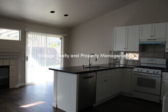 3375 Buttrick Ln in Stockton, CA - Building Photo - Building Photo