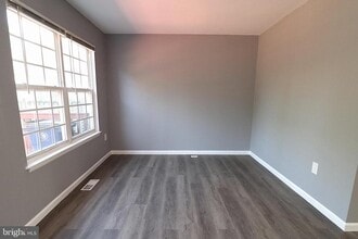 18365 Honeylocust Cir in Gaithersburg, MD - Foto de edificio - Building Photo