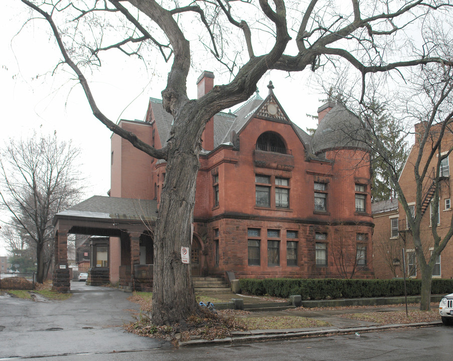 217 Union St in Schenectady, NY - Building Photo