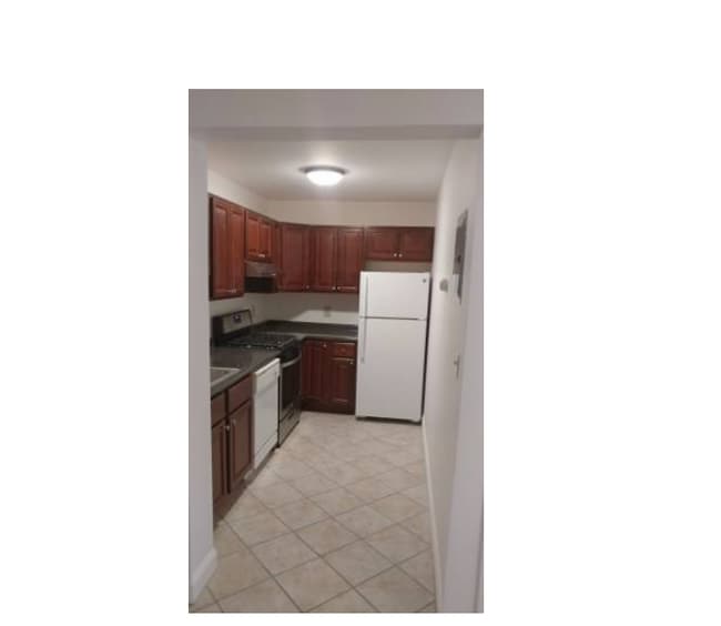 140 Kenrick St, Unit 4 in Boston, MA - Foto de edificio - Building Photo