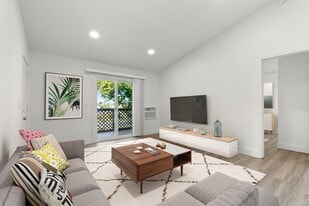 The Huntley Apartments in Hayward, CA - Building Photo