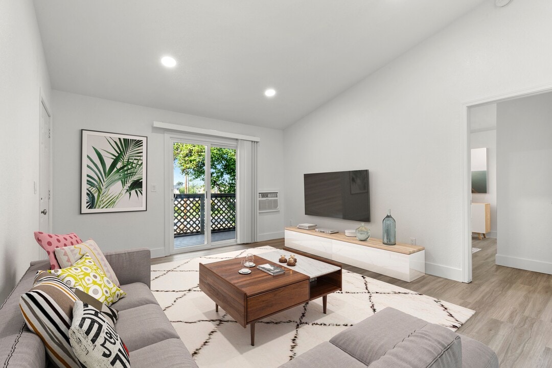 The Huntley Apartments in Hayward, CA - Building Photo