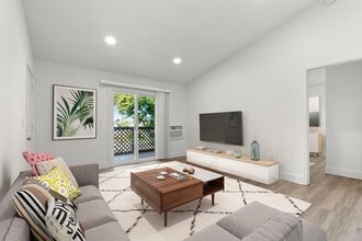 The Huntley Apartments in Hayward, CA - Foto de edificio - Building Photo