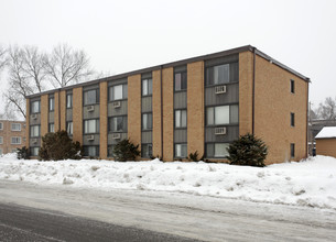 Meadowview Apartments in Savage, MN - Building Photo - Building Photo