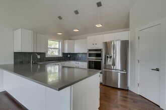 300 10th Ave W in Kirkland, WA - Building Photo - Building Photo