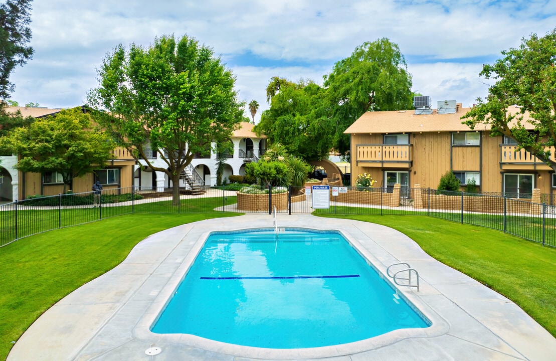Swiss Colony in Merced, CA - Foto de edificio