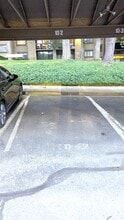 1657 Parkcrest Cir, Unit 301 in Reston, VA - Building Photo - Building Photo