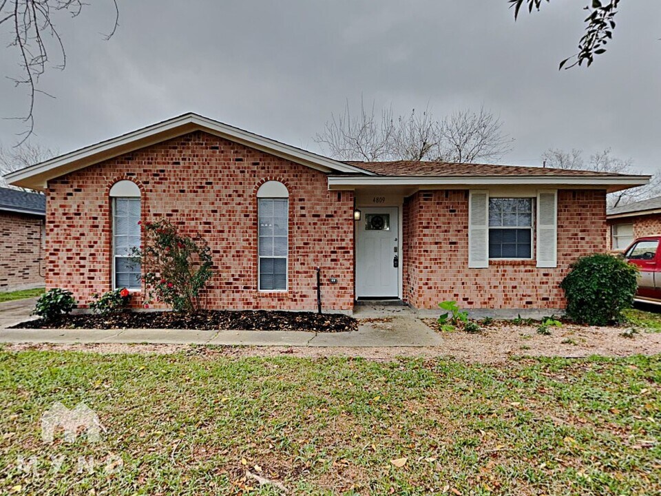 4809 Cedar St in Seabrook, TX - Building Photo