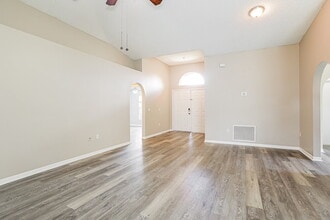 3204 Talisman Drive in Middleburg, FL - Foto de edificio - Building Photo