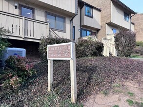 2440 Glengyle Dr in Vienna, VA - Foto de edificio - Building Photo