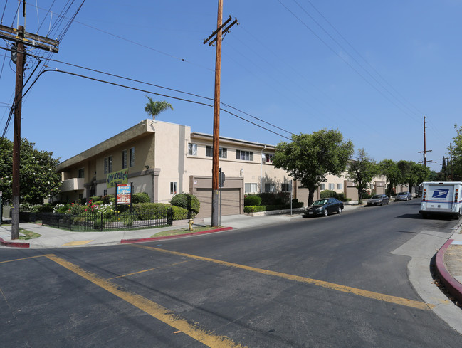 Kittridge Villas in Reseda, CA - Building Photo - Building Photo