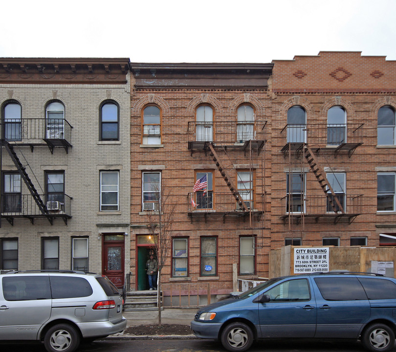 442 60th St in Brooklyn, NY - Foto de edificio