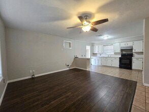 140 Alaska St in Van, TX - Building Photo - Building Photo