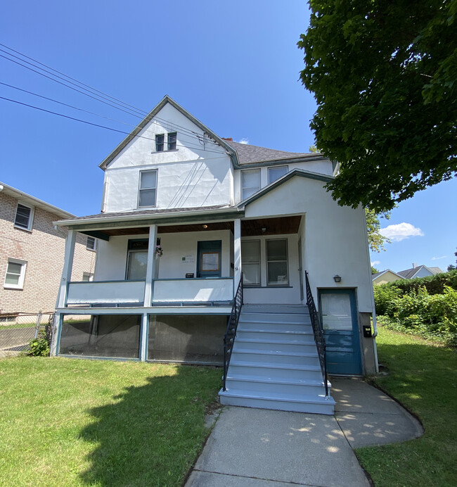 74 Oak St, Unit 3 in Binghamton, NY | ApartmentHomeLiving.com