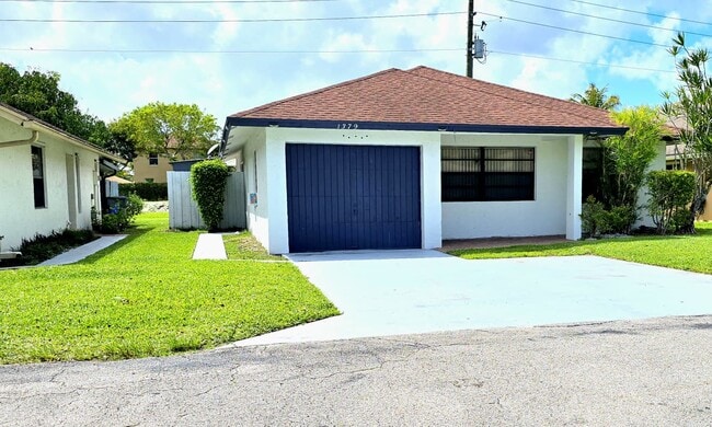 property at 1379 Summit Run Cir