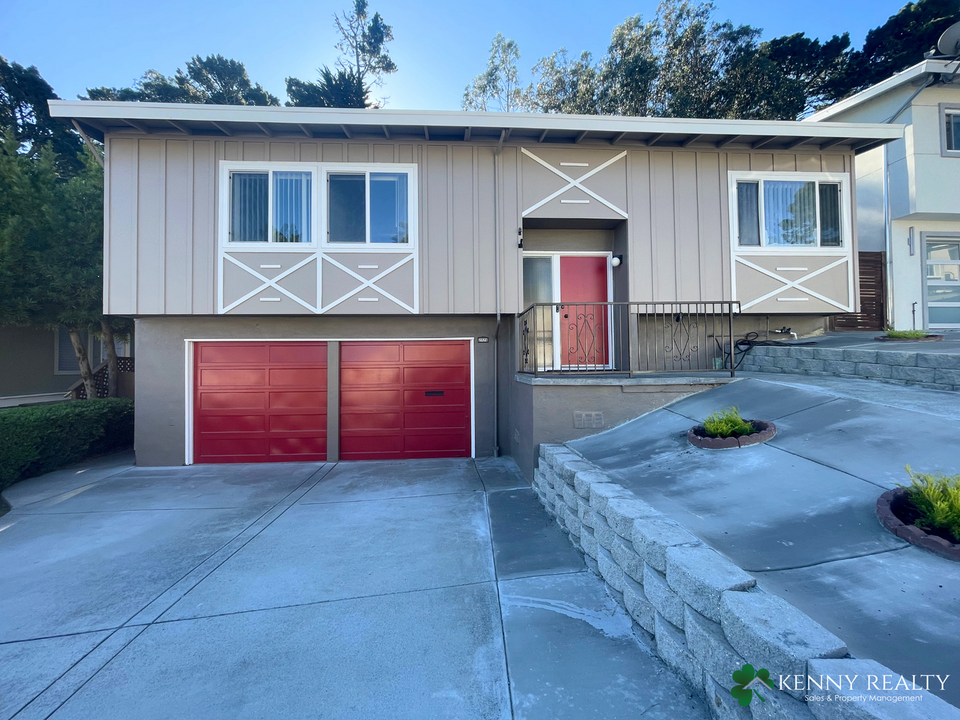 2721 Carmel Dr in San Bruno, CA - Building Photo