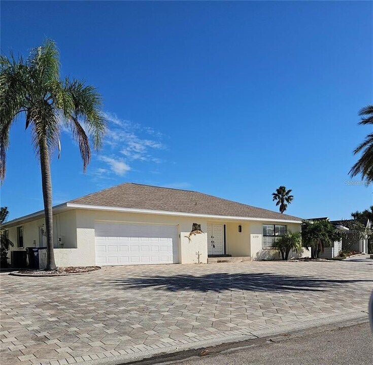 6310 Cocoa Ln in Apollo Beach, FL - Building Photo