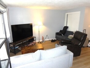73 Kennedy Dr in Chelmsford, MA - Building Photo - Building Photo