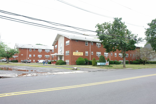 Rainbow Gardens in Roselle, NJ - Building Photo - Building Photo