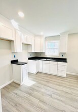 13 Walker St in New London, CT - Building Photo - Building Photo