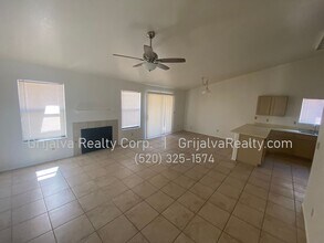 8140 S Carbury Way in Tucson, AZ - Building Photo - Building Photo