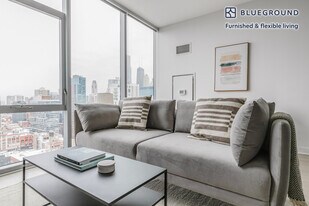 311 W Illinois St in Chicago, IL - Building Photo
