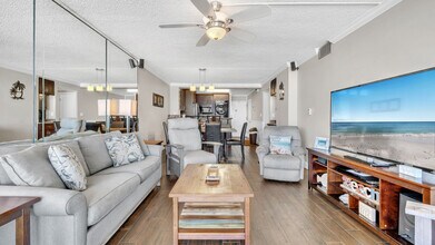 7205 Thomas Dr in Panama City Beach, FL - Foto de edificio - Building Photo