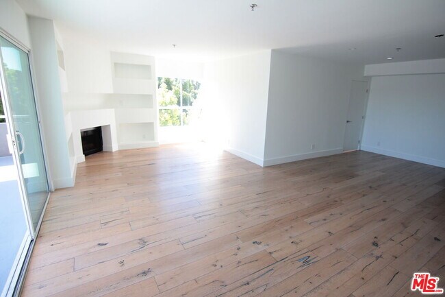 939 Palm Ave in West Hollywood, CA - Building Photo - Building Photo