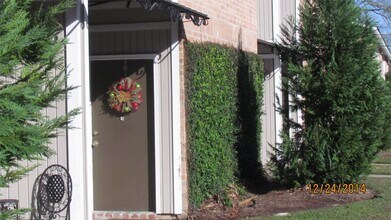 16161 Tiger Bend Rd in Baton Rouge, LA - Building Photo - Building Photo