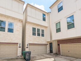 5323 Kiam St in Houston, TX - Building Photo