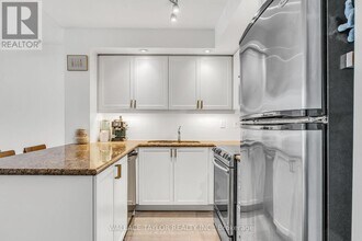 15-215 Stafford St in Toronto, ON - Building Photo - Building Photo