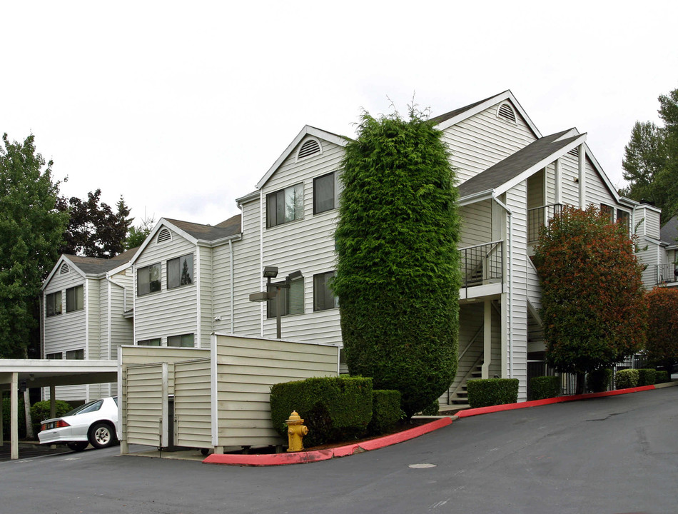 Juanita Crest Condominium in Kirkland, WA - Building Photo